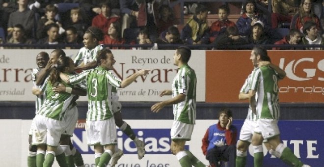 El Betis castiga al Osasuna a balón parado en la segunda parte