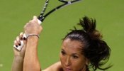 Jankovic y Venus Williams arrancan con éxito el torneo de 'maestras'