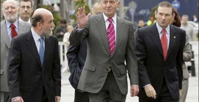 El rey aplaude "el coraje" de los empresarios vascos ante la extorsión