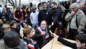 El Gobierno francés ve delito en preguntar por un sin papeles