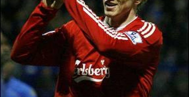 Torres vuelve a salvar al Liverpool