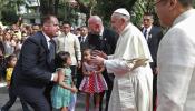 El Papa visita por sorpresa un hogar de niños de la calle en Filipinas