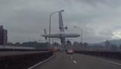 Impresionantes imágenes del accidente de avión en Taiwán