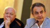 Zapatero evita polemizar con Margallo y se pone a disposición del Gobierno