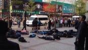 Unos 30 taxistas heridos tras una protesta en Pekín que casi acaba en suicidio masivo