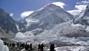 Mueren 17 montañeros al pie del Everest tras el terremoto en Nepal