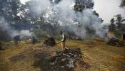 Nepal, la morgue en la calle, dos días después del terremoto