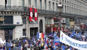 Femen saluda al grito de "Heil Le Pen" a la líder del Frente Nacional