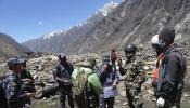 Nuevas avalanchas paralizan la búsqueda de 300 desaparecidos en el valle nepalí de Langtang