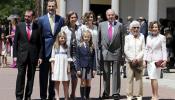La familia Real reaparece al completo en la comunión de la princesa Leonor