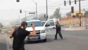 Así reacciona la policía cuando un blanco lleva un arma y cuando la lleva un negro