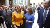 Medio Gobierno arropa a Cifuentes en su toma de posesión en Madrid