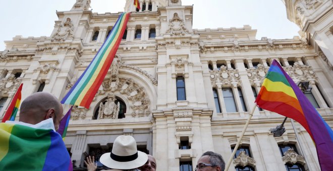 Almeida rechaza colgar la bandera LGTB en el Ayuntamiento de Madrid en la semana del Orgullo