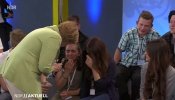 Angela Merkel hace llorar a una niña palestina en televisión por no evitar la deportación de sus padres