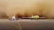 Una tormenta se traga un aeropuerto en un minuto y otros vídeos