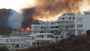 Detenida una mujer como presunta autora de siete incendios en una urbanización de Mijas