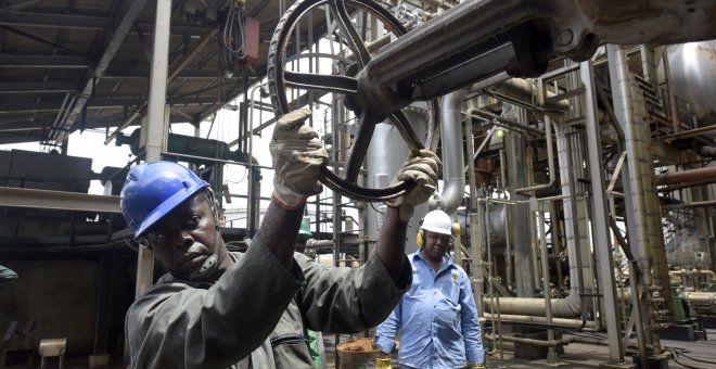 Al menos un centenar de muertos en una explosión en una refinería ilegal en Nigeria