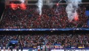 La UEFA multa con 20.000 euros al Benfica por las bengalas lanzadas en el Calderón y al Atlético con 11.000