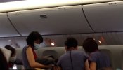 Una mujer que dio a luz en un avión taiwanés deberá pagar los gastos del parto