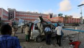 Al menos 13 muertos, entre ellos diputados y militares, en un doble atentado en un hotel de Mogadiscio