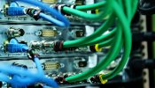 Telefónica amenaza de nuevo con suspender el despliegue de la red de fibra tras la regulación de la CNMC