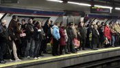 El globo de un niño provoca el colapso de una línea céntrica del metro de Madrid en hora punta