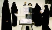 Las mujeres votan por primera vez en unas elecciones municipales en Arabia Saudí