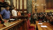 Barcelona se adhiere a la resolución independentista y apoya a los municipios investigados