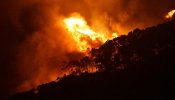 El fuego arrasa más de 100 viviendas en la costa sur de Australia