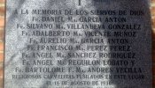 Madrid repone la placa en honor de los ocho carmelitas y el PP exige la dimisión de la concejal de Cultura