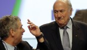 Los sueldos desorbitados de la FIFA: Blatter cobró cuatro millones en 2015, Valcke dos y Villar 267.000 euros