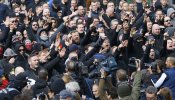 La Policía belga permitió que vagones repletos de ultras de fútbol partieran rumbo a la Plaza de la Bolsa