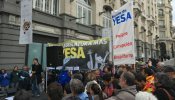 Diversas organizaciones ecologistas se manifiestan frente al Congreso contra el recrecimiento de Yesa