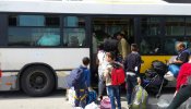 Aumentan las presiones para mover a los refugiados del puerto de El Pireo a las afueras de Atenas