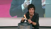 Una periodista catalana quema una Constitución en un programa de TV3