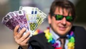 Hacienda analiza una nueva lista de españoles con cerca de 8.000 millones de euros en Suiza