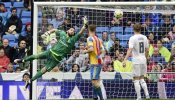 El Real Madrid no permite a su portero Kiko Casilla responder a un periodista de TV3 en catalán