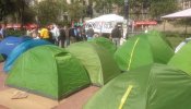50 personas continúan acampadas en Plaza Catalunya bajo el lema 'Inmigrantes contra los recortes'