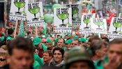 Decenas de miles de personas marchan en Bruselas contra los recortes sociales del Gobierno