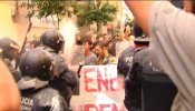 Vuelve la tensión al barrio de Gràcia en las concentraciones del 'banco okupado'