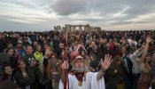 Multitudinaria fiesta pagana en Stonehenge para celebrar el solsticio de verano