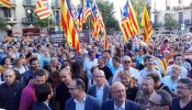 Un millar de personas piden el cese de Fernández Díaz ante la Delegación del Gobierno en Barcelona