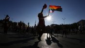 Un orgulloso y caluroso arcoíris vuelve a convertir Madrid en una fiesta reivindicativa