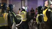Una 'guerra de agua' en Londres acaba en disturbios y con un policía apuñalado