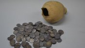 Un estudiante de Jerez encuentra 200 denarios en el yacimiento de Empúries