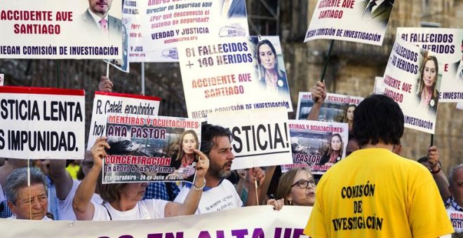 Las víctimas del Alvia: "Si Foro Asturias preside la comisión de investigación nos sentiremos utilizados y ninguneados"
