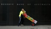 El banco central de Australia recorta los tipos de interés para proteger a la economía de la deflación