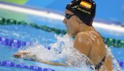 Mireia Belmonte sufre para clasificarse para semifinales; Phelps se toma un respiro