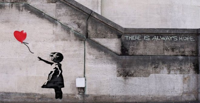 Banksy tritura su obra más famosa después de haberla subastado