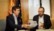 PP y C's sellan el acuerdo contra la corrupción y negocian desde hoy un pacto que el PSOE no pueda rechazar